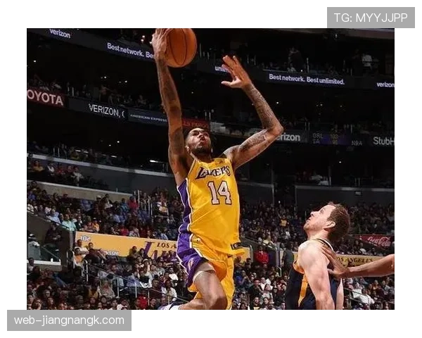 库兹马挡拆制造错位 提升三分效率较上季明显