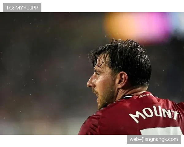 曼联更衣室矛盾再度曝光，球队稳定性面临考验，当前赛季竞争格局或将受影响