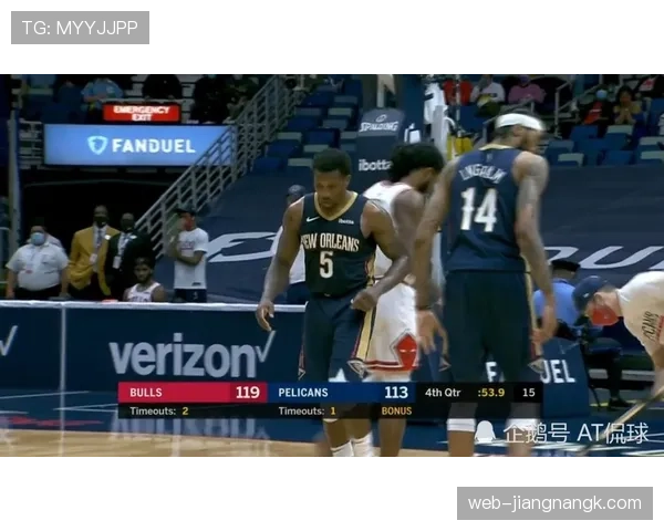 米尔斯无球跑动拉开空间，三分效率领跑后卫群